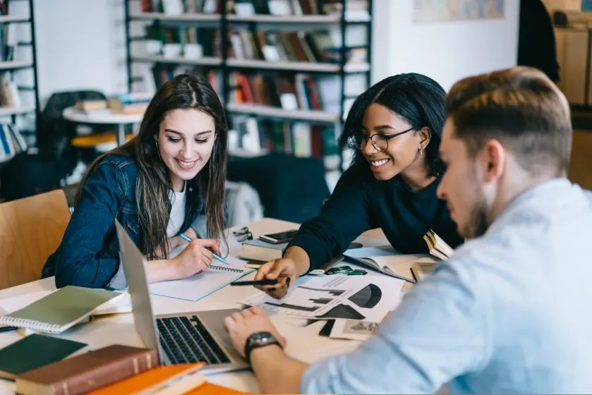 Building Vocabulary Naturally in a Great English Course